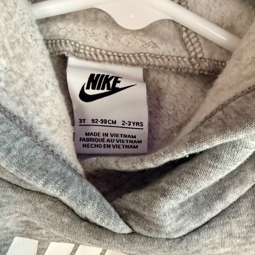Nike Set - Picture 2 of 2